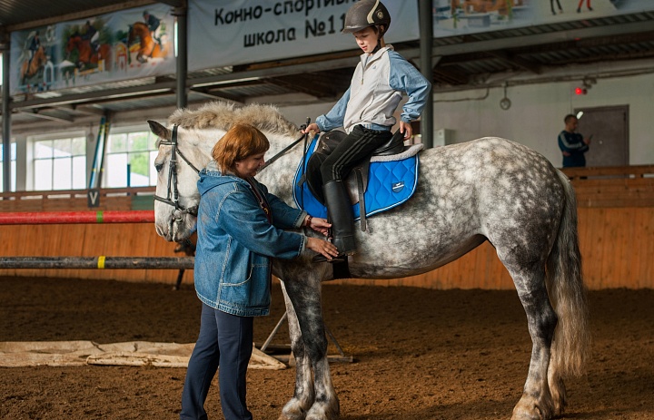 С 1 июня 2021 года в нашей конно-спортивной школе ведётся запись на индивидуальные занятия по верховой езде для всех желающих (детей и взрослых)