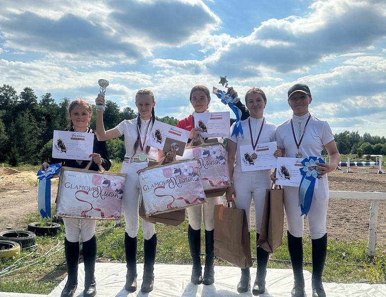 13 июля 2024 года проходил Чемпионат и Первенство Ивановского муниципального района по конному спорту (конкуру)